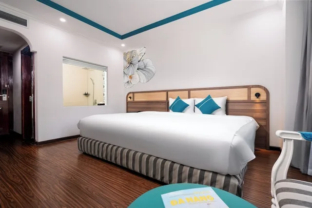 غرفة متصلة عائلية بأربعة أسرّة بإطلالة جزئية على البحر، PARACEL DANANG HOTEL 3/7