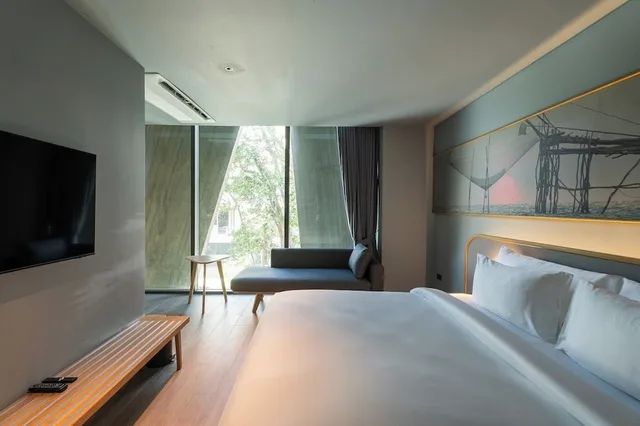 Universal, King Bed، The Signature Hotel Airport 1/2