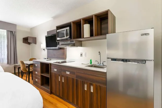 Efficiency, 2 Double Beds، Suburban Studios LaVale-Cumberland 8/10