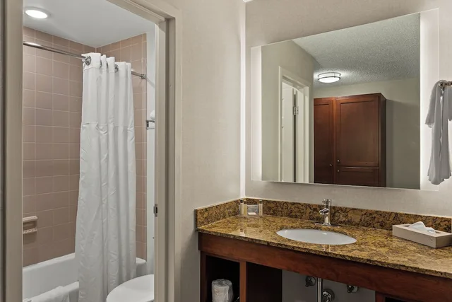 جناح بسرير كينج مع أريكة، Wingate by Wyndham South Bend/Notre Dame 3/4