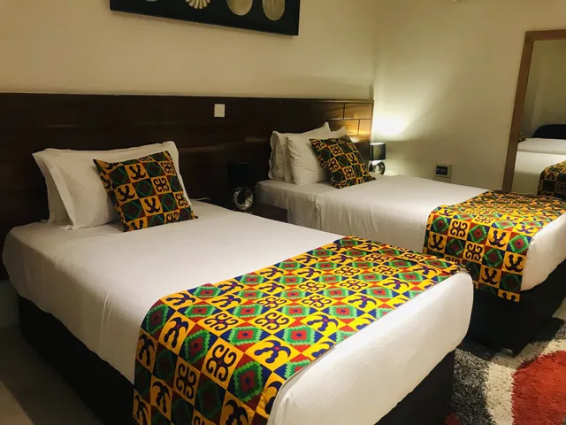 غرفة بسريرين منفصلين، Airport West Hotel 3/10