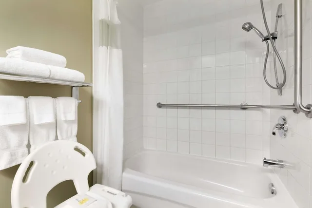 غرفة بسريرين كوين لذوي الإعاقة، Days Inn By Wyndham Orillia 4/4