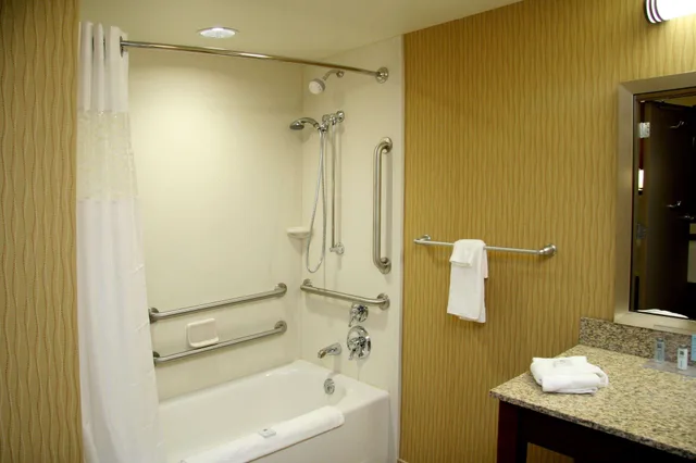 استوديو بسرير كينج مع أريكة لذوي الإعاقة، Hampton Inn Waynesburg 4/5