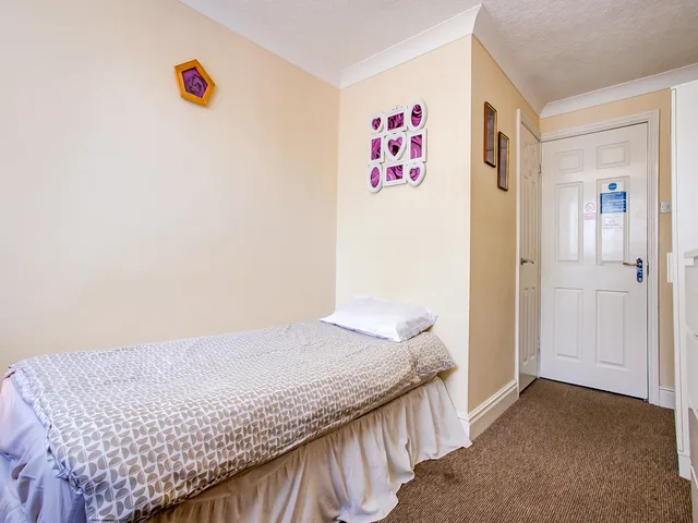 Standard Single Room - Shared، OYO The Longlands Hotel 1/7