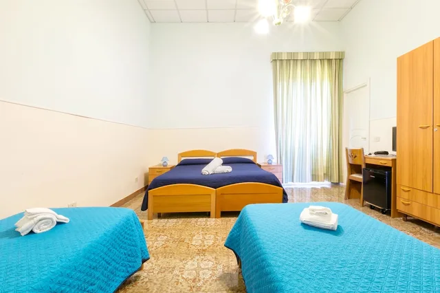 غرفة رباعية بحمام خاص، SISTERS HOSTEL 1/2