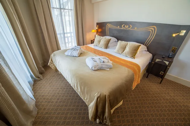 جناح جونيور بسريرين كوين، Hotel Jehan de Beauce 3/10
