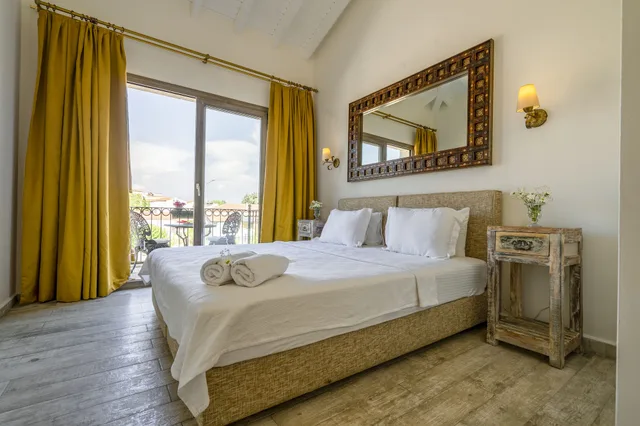 غرفة كلاسيكية بسرير كوين بشرفة، Hotel De Gold Alacati 3/7