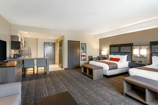 جناح بسريرين كوين مع أريكة بمطبخ صغير، Best Western Plus Heber Valley Hotel 3/5