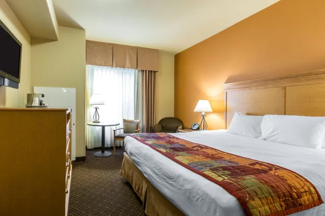 Upgrade, Efficiency, Suite, King and Queen Bed, Sofa، Comfort Inn & Suites Glenwood Springs On The River 1/10
