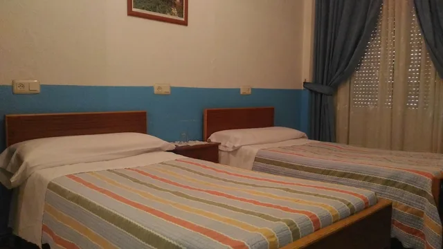 Room, Twin Beds, Private Bathroom, Hostal Palacios Fuencarral 2/10