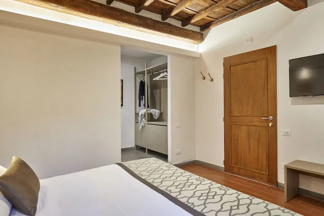 Deluxe, Queen Bed, SETTE ANGELI ROOMS 4/10