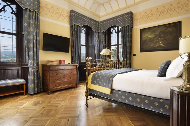 Castello, Executive, Suite, King Bed, Lake View, Sofa، Castello Dal Pozzo 4/6
