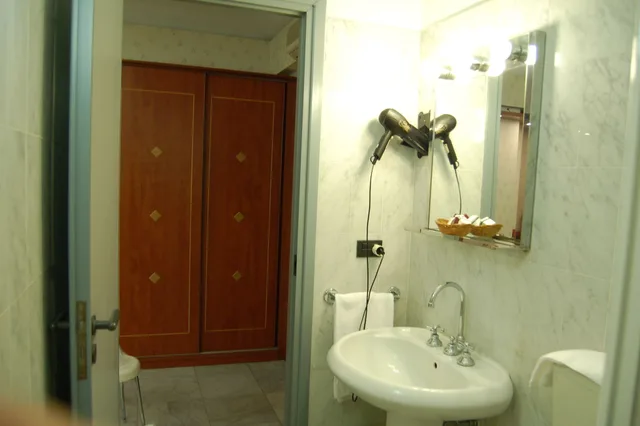 غرفة مفردة، Hotel Chelsea 9/15