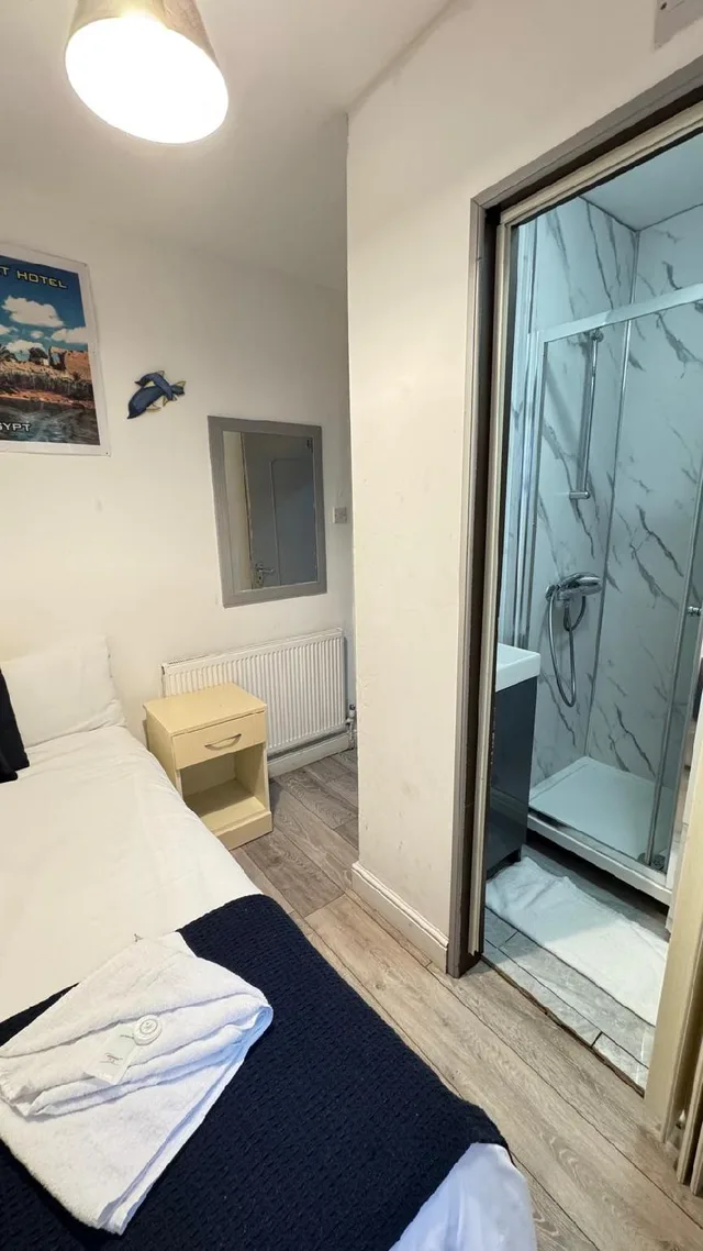 Mini, Double Bed, Small، Hotel Earls Court 1/1