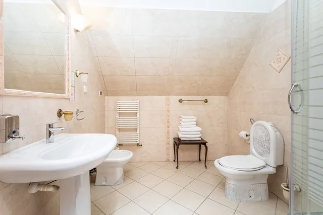 غرفة قياسية بسرير مزدوج وسرير فردي، Royal Residence 10/10