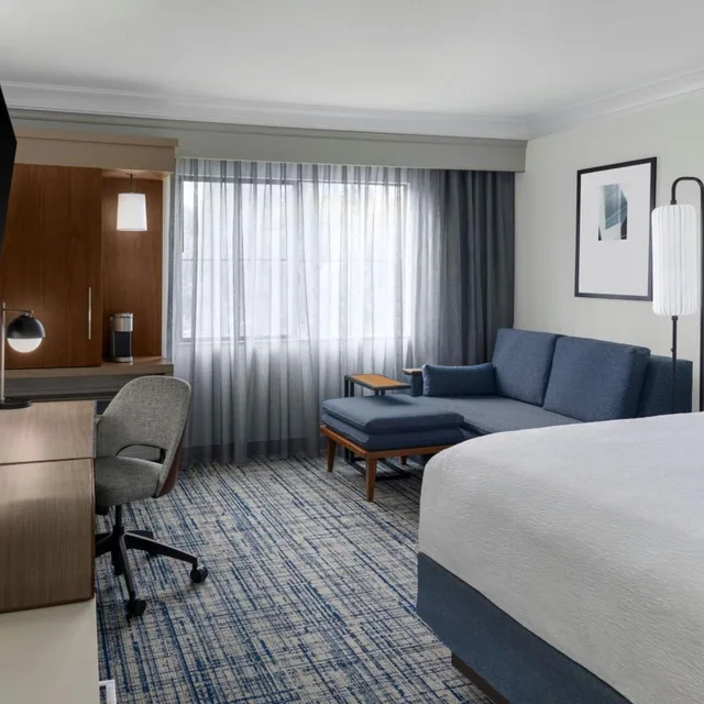 Room, King Bed, Bathtub, Accessible, Courtyard By Marriott Palo Alto Los Altos 1/5