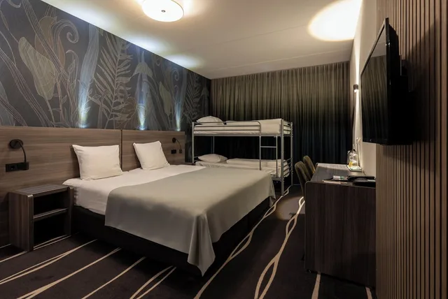 غرفة عائلية بسريرين منفصلين وسرير بطابقين، Hotel de Bonte Wever Assen 2/6