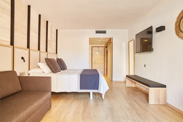 Iconic, Double Bed, Pool View, Balcony، Invisa Hotel Club Cala Blanca 1/4