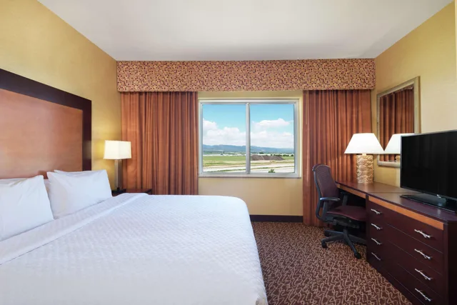 Pure, 2 Rooms, Wellness, Suite, King Bed, Mountain View, Embassy Suites by Hilton Loveland Hotel Conference Center and Spa 1/1