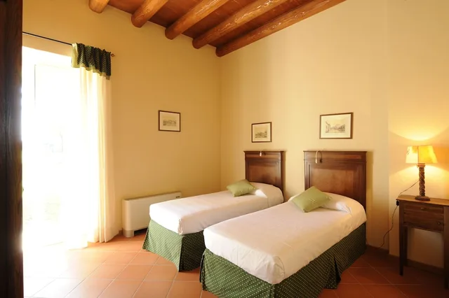 2 Bedrooms, Apartment, Queen and Twin Beds, Garden Area، Relais Corte Paradiso 2/6