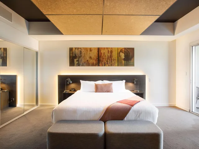 Deluxe, Double Bed, Peppers Silo Launceston 10/10