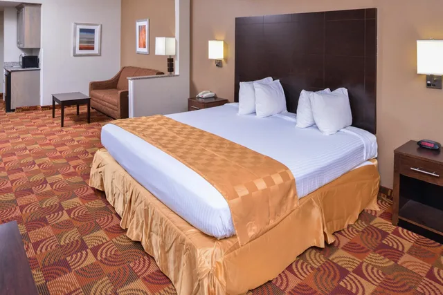 جناح ديلوكس بسرير كينج، Americas Best Value Inn & Suites Bastrop 1/5
