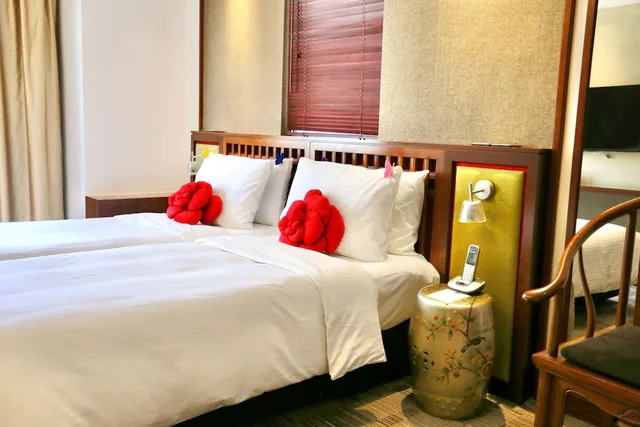 Deluxe, Twin Beds, Butterfly on Wellington 1/6