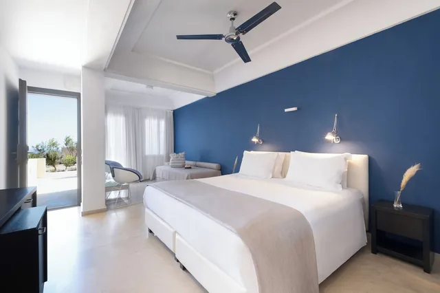 East, Triple, 1 King and 1 Single Beds, Garden View، Majestic 2/8