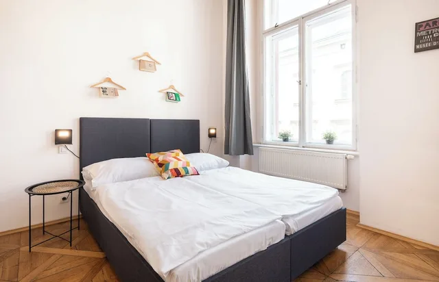 Mezzanine, 2 Bedrooms, Grand, Apartment, 5 Beds, Bunk Bed, 3 Double Beds, Sofa, Kitchen، Hybernska Apartments 6/10