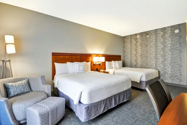 room, 2 queen beds, Courtyard By Marriott Dallas Medical Market Center 1/3