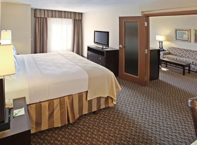 غرفة بسرير كينج، Wyndham Grand Executive Center Little Rock Airport 2/5