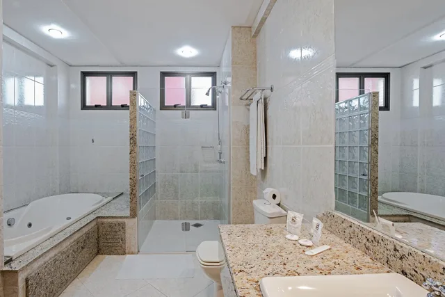 جناح بجاكوزي، Astron Ponta Grossa Plaza 4/7