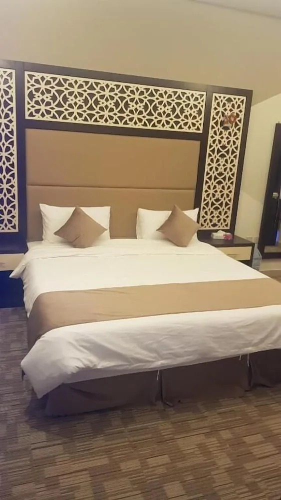 جناح عائلي بسرير مزدوج وسريرين منفصلين، Arabian Palm Hotel 2/3