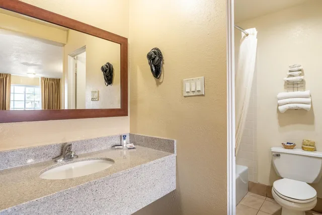 غرفة قياسية بسرير كينج، Americas Best Value Inn Suites Flagstaff 8/9