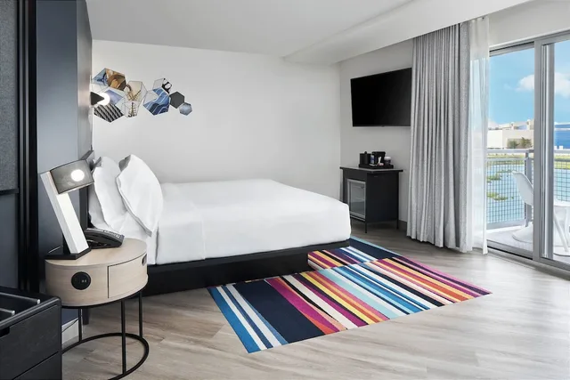Room, King Bed, Water Front, Sofa, Balcony، Aloft Ocean City 1/5
