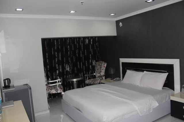 Standard, Double or Twin Bed, White Fort Hotel 4/10