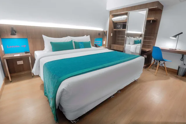 غرفة قياسية بسرير كينج مع سرير إضافي، Libre Hotel BW Signature Collection 1/6