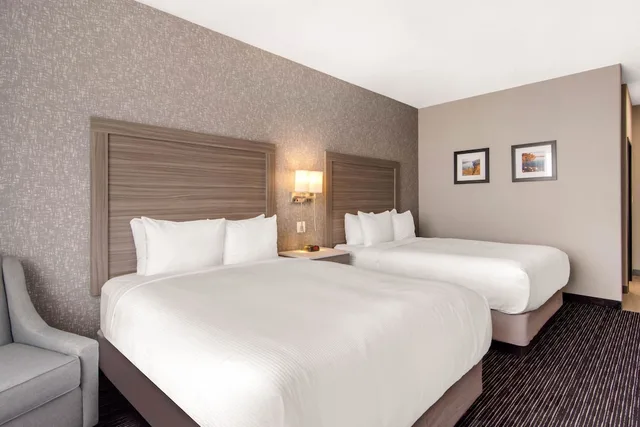 غرفة قياسية بسريرين كوين، Comfort Inn and Suites North Battleford, SK 6/10