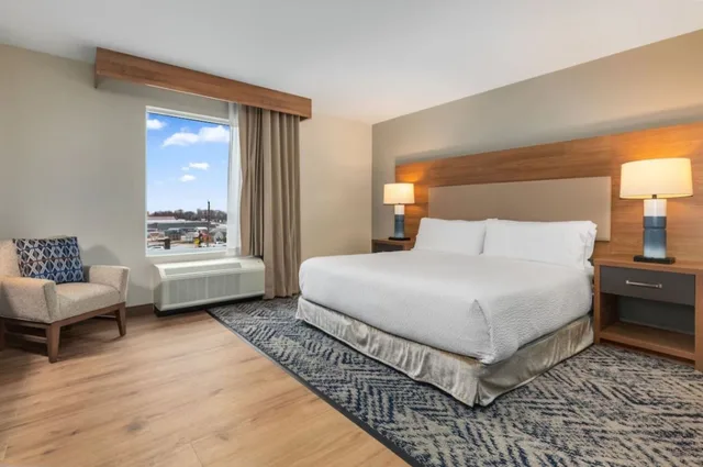 Standard, Candlewood Suites Collingwood 2/5