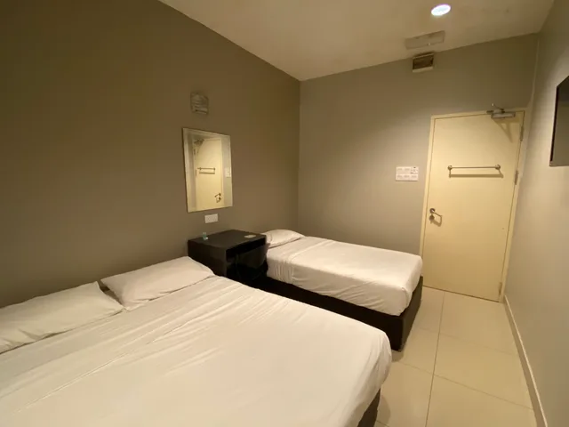 غرفة قياسية ثلاثية، OYO 89885 Nice Stay Three Six Five Services 1/4