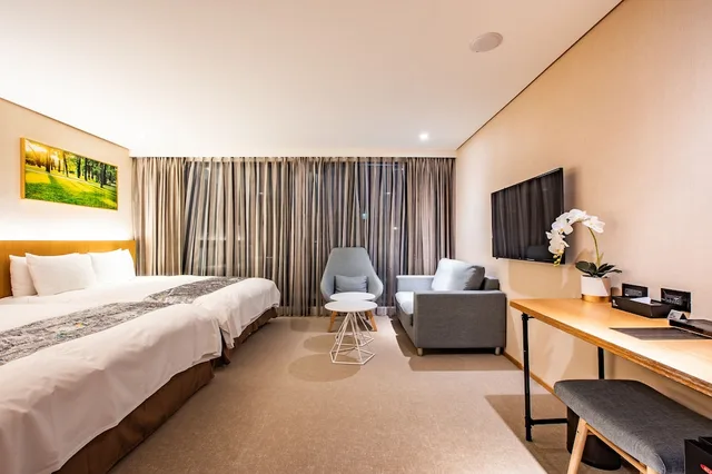غرفة رباعية بسريرين مزدوجين بشرفة، Mega Hotel Chiayi (ex. Hotel Discover) 2/6