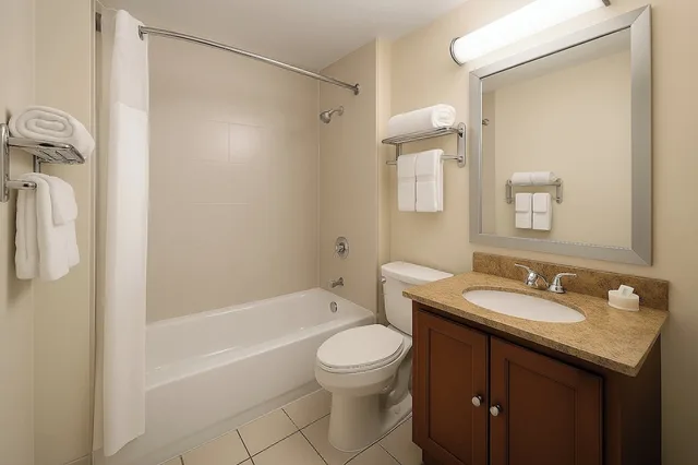 جناح بسرير كينج، Holiday Inn Port St. Lucie 2/2