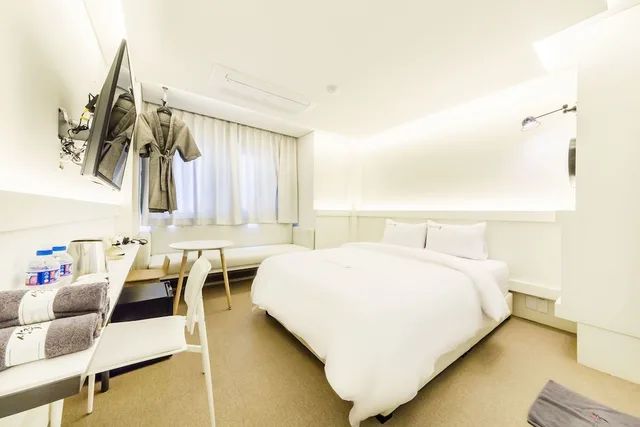 غرفة ديلوكس بسرير كوين، The Sangju Hotel Seoul 2/10