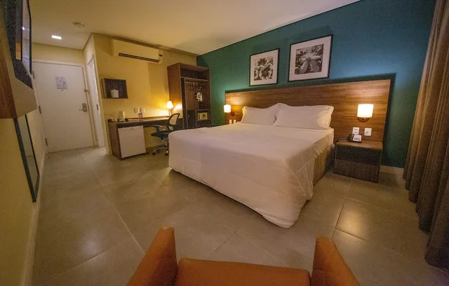 Leisure, King Bed, Diff Hotel 1/7