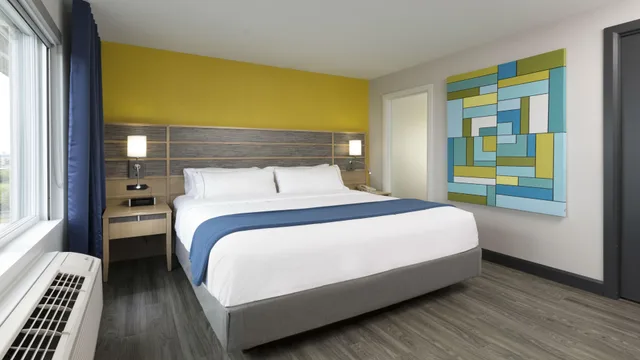 جناح بغرفة نوم واحدة مع أريكة بمطبخ، Holiday Inn Express Quebec 2/5