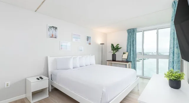 2 Bedrooms, Condo, Premium, King Bed, 2 Queen Beds, Bay View, Sofa, Balcony، Bay Club Resort 1/5