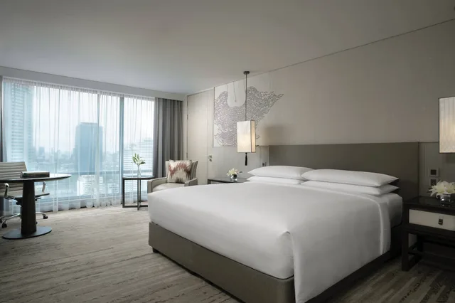 غرفة كلوب بسرير كينج، Bangkok Marriott Marquis Queens Park 2/4