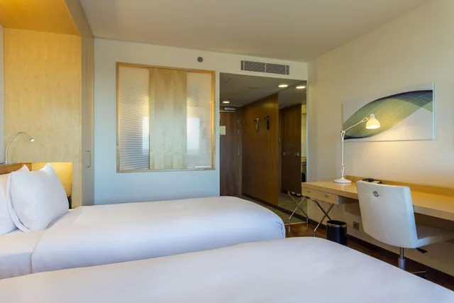 غرفة بسريرين منفصلين، Hilton Helsinki Airport 6/8
