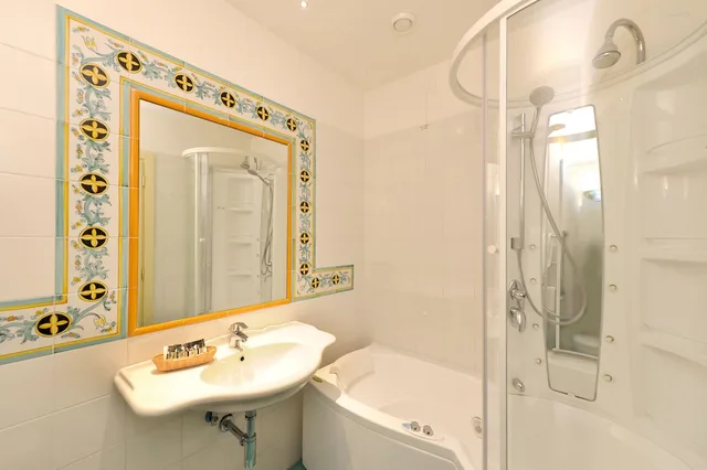 غرفة سوبيريور بسريرين منفصلين بإطلالة على البحر، Hotel La Bussola 7/8