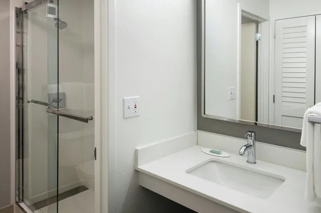غرفة بسرير كينج لذوي الإعاقة، Courtyard By Marriott Annapolis 3/5